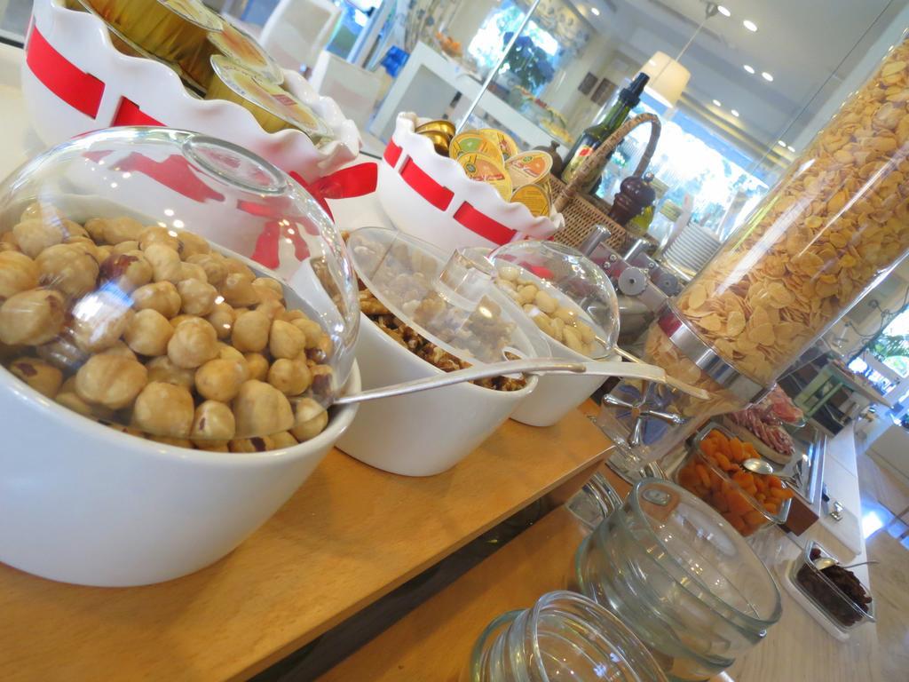 צ'ינקואלה Hotel Eden מראה חיצוני תמונה