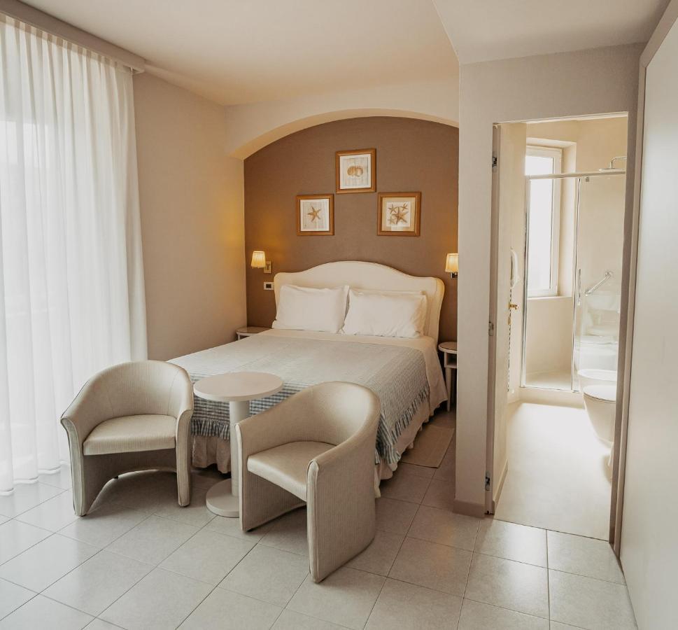 צ'ינקואלה Hotel Eden מראה חיצוני תמונה