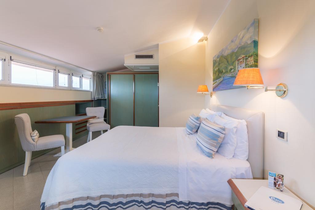 צ'ינקואלה Hotel Eden מראה חיצוני תמונה